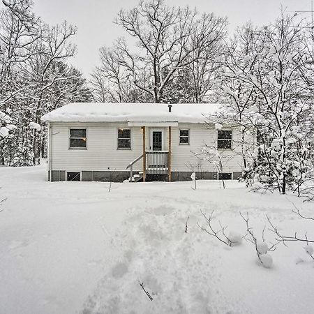 Wooded Twin Lakes Retreat 13 Mi To Lake Michigan! Extérieur photo