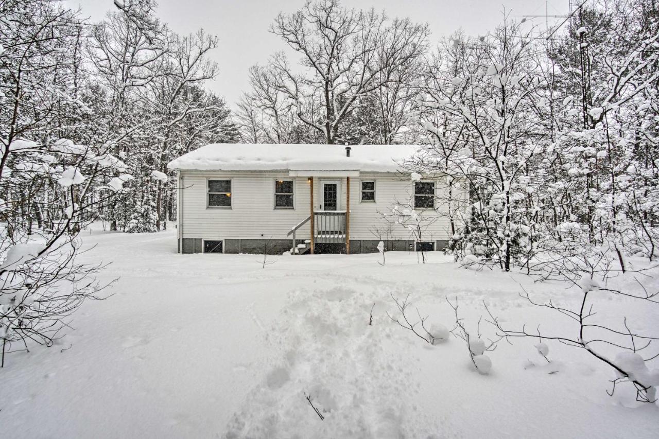 Wooded Twin Lakes Retreat 13 Mi To Lake Michigan! Extérieur photo