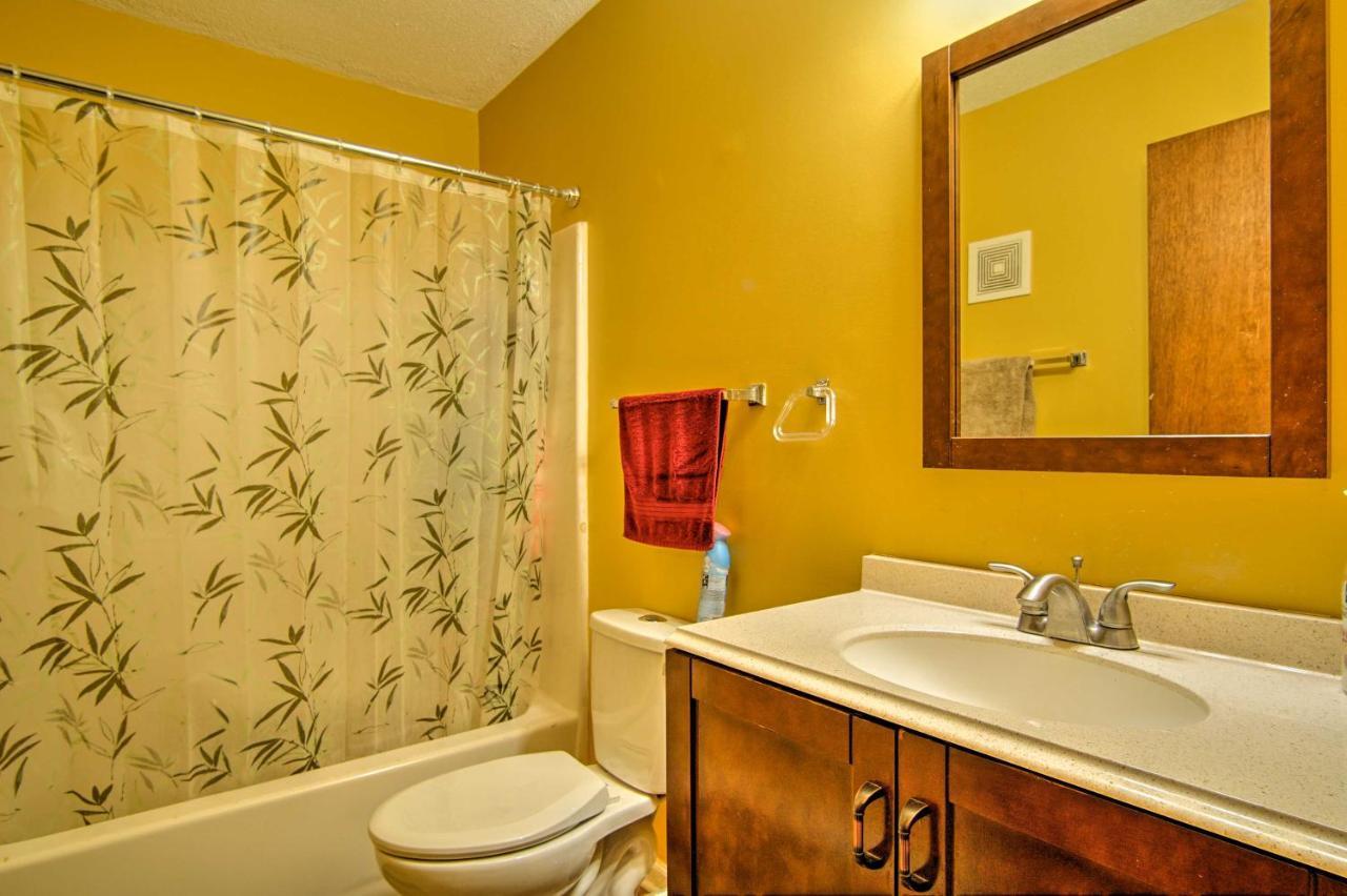 Wooded Twin Lakes Retreat 13 Mi To Lake Michigan! Extérieur photo